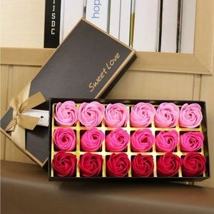 18 Preserved rose soap flower gift box, high-end fragrant soap flower gifts.